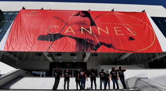 Stars dig deep at charity Cannes AIDS gala Stars dig deep at charity Cannes AIDS gala