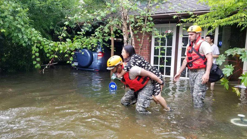 Trump meets flooding victims, volunteers in Houston