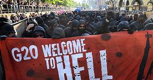 After the G20 riots in Hamburg, now the musical: 'Welcome to Hell' After the G20 riots in Hamburg, now the musical: 'Welcome to Hell'