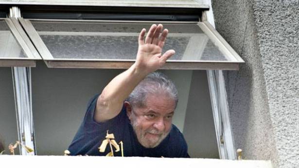 Top German SPD member visits Lula in prison ahead of Brazil poll
