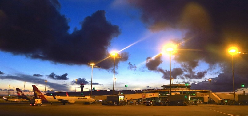 Police shoot man in Brisbane Airport after bomb threat  Police shoot man in Brisbane Airport after bomb threat
