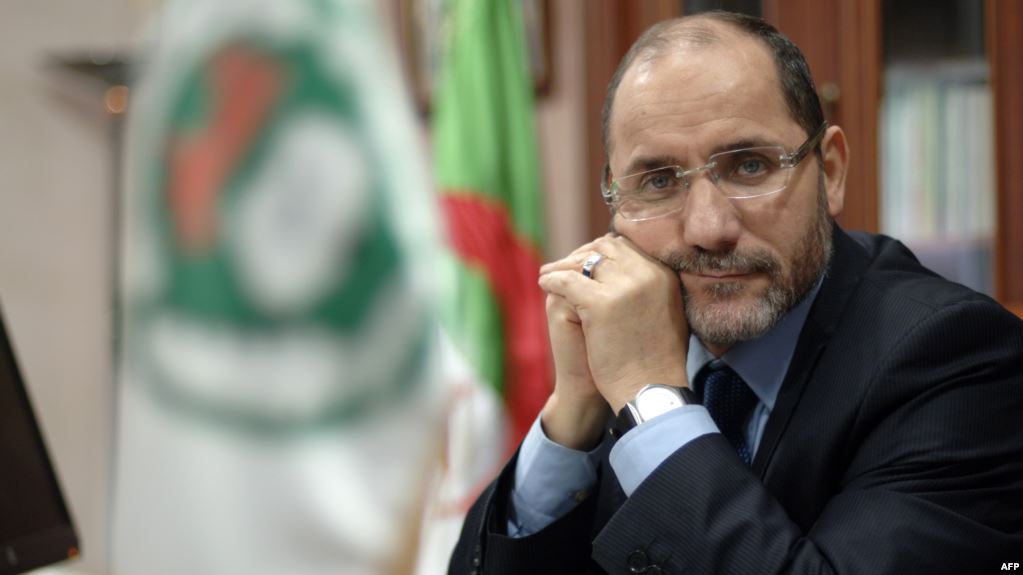 Key Islamist leader urges Algeria's embattled president to step down