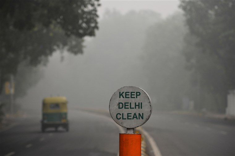 Cars restricted on Delhi roads as air pollutions remains severe