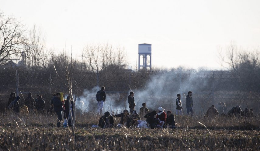 Eyes on 'European dream': Thousands stranded at Turkey-Greece border