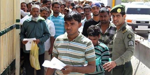 India grapples with exodus of migrant workers as virus cases near 900