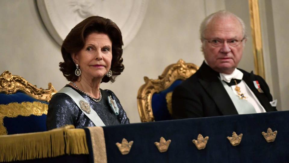 Swedish king returns to Stockholm to praise residents' virus response