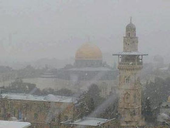 Jerusalem buried in snow as rare storm pounds Mideast
