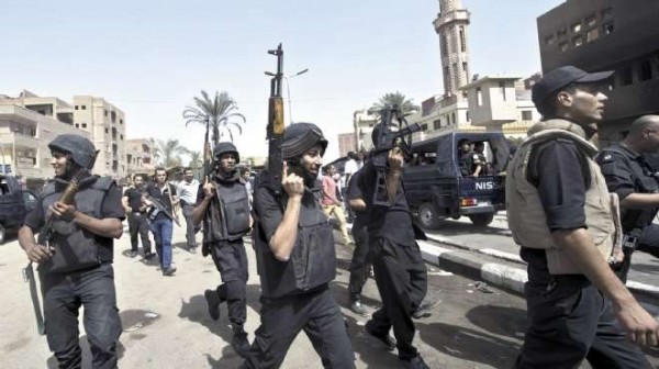 Egypt govt says Brotherhood "military wing" uncovered