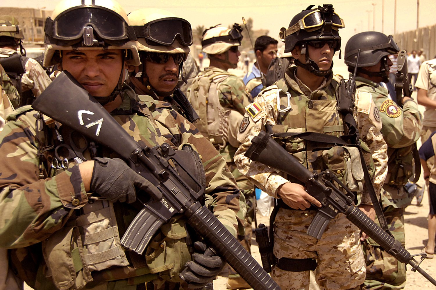 Iraq sacks top officers as UN warns of break-up