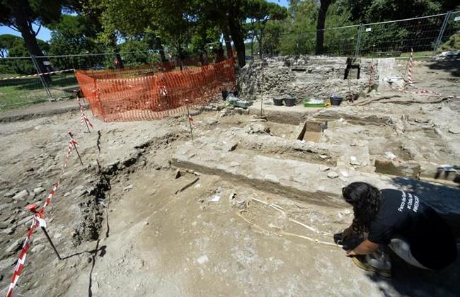 Archaeologists discover Roman 'free choice' cemetery