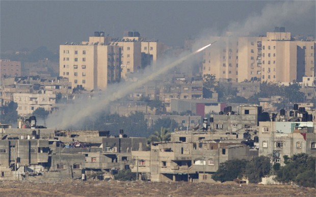 Gaza rocket halts Israel flights, world pushes for truce