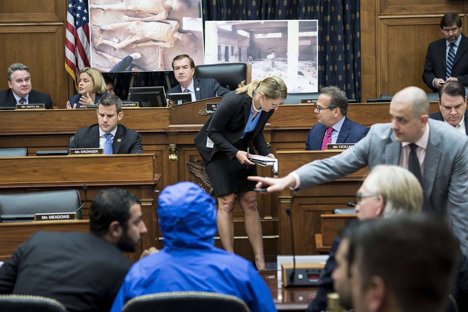 Syria defector shows war 'torture' photos to US lawmakers