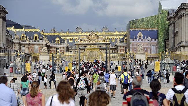 Louvre, Versailles, Musee d'Orsay to open every day