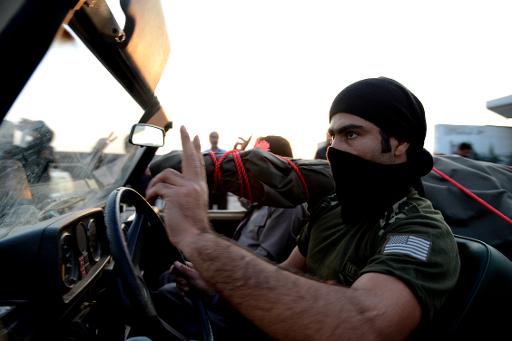 Kurds cheer reinforcements for Syria's Kobane