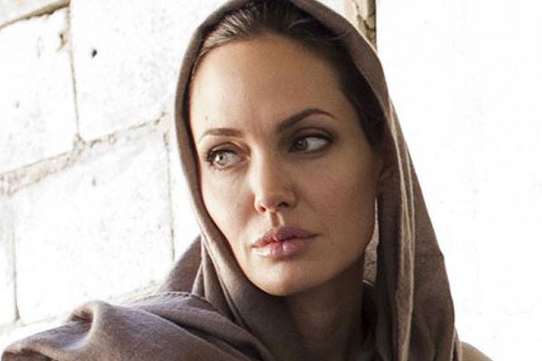 On Iraq visit, Jolie says world failing to avert disaster