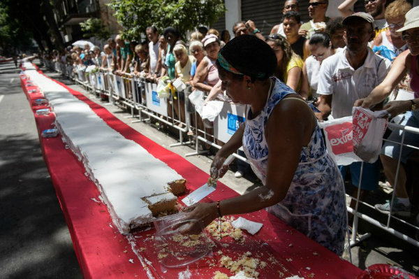 Rio's 450th birthday bash is a piece of cake