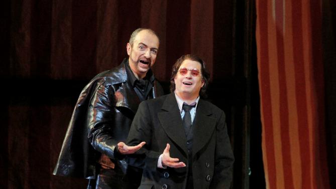 French baritone Naouri earns US acclaim as Hoffmann villain