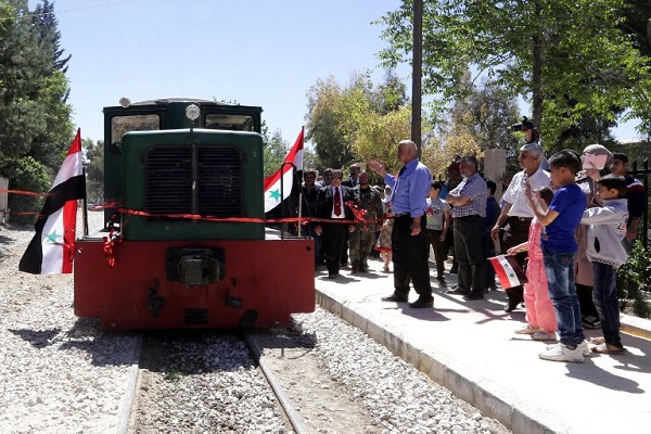 Tourist train brings puff of hope to Damascus