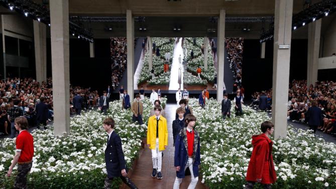 Dior oozes 'bourgeois cool' at Paris men's fashion week