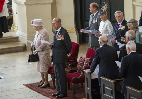 Queen leads Britain's VJ anniversary commemorations