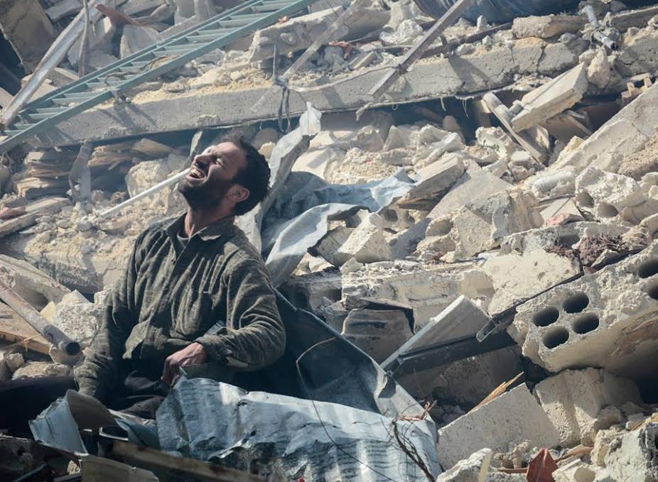 Syria regime raids kill 82 in 'massacre' near Damascus