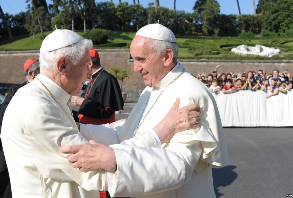 Amid US fanfare, Pope Francis plans rock album