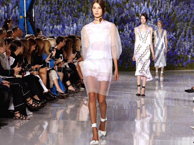 Dior's floral extravanganza wows Paris fashion week Dior's floral extravanganza wows Paris fashion week