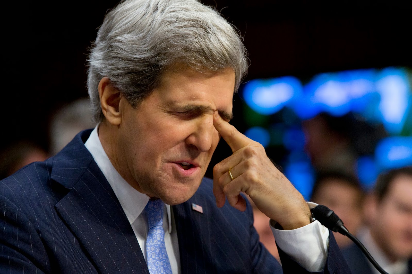 Kerry condemns Palestinian attacks as he meets Israel PM