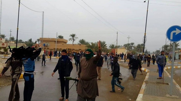Iraq tribesmen battle IS inside Fallujah for second day