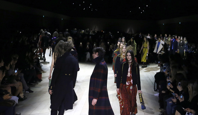 Burberry dazzles, Kane surprises at London Fashion Week Burberry dazzles, Kane surprises at London Fashion Week