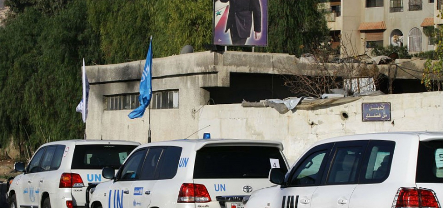 UN aid convoys head to two Syrian besieged towns
