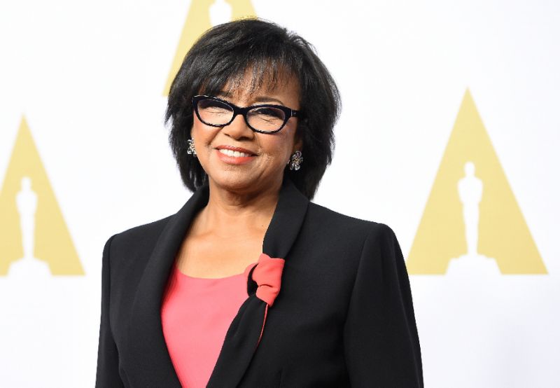 Oscars head re-elected after negotiating race row