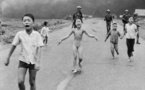 Facebook backs off censoring 'napalm girl' photo