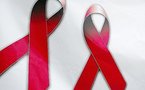 Treating herpes also buys time for HIV, doctors find