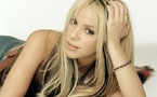 Shakira pushes education on visit to Jerusalem