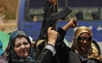 Civilians flee Kadhafi hometown as medics warn of crisis
